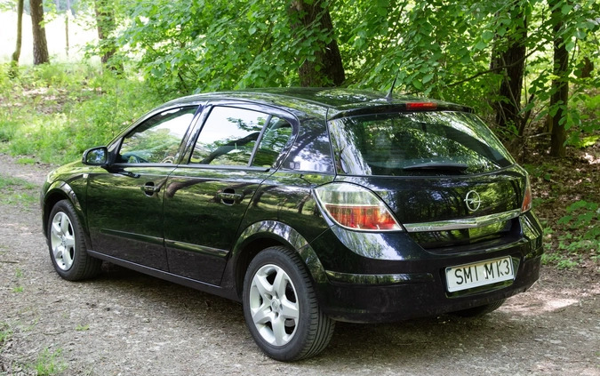 Opel Astra cena 18000 przebieg: 169900, rok produkcji 2008 z Orzesze małe 379